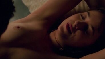 Дакота Джонсон показывает сексуальное тело в эротической драме