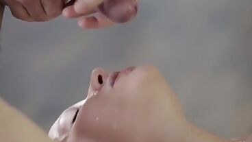 Милая украинка седлает член и получает сперму на лицо